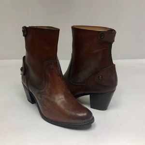 Frye Jackie Bootie  Zip short-SVL Boot Redwood New